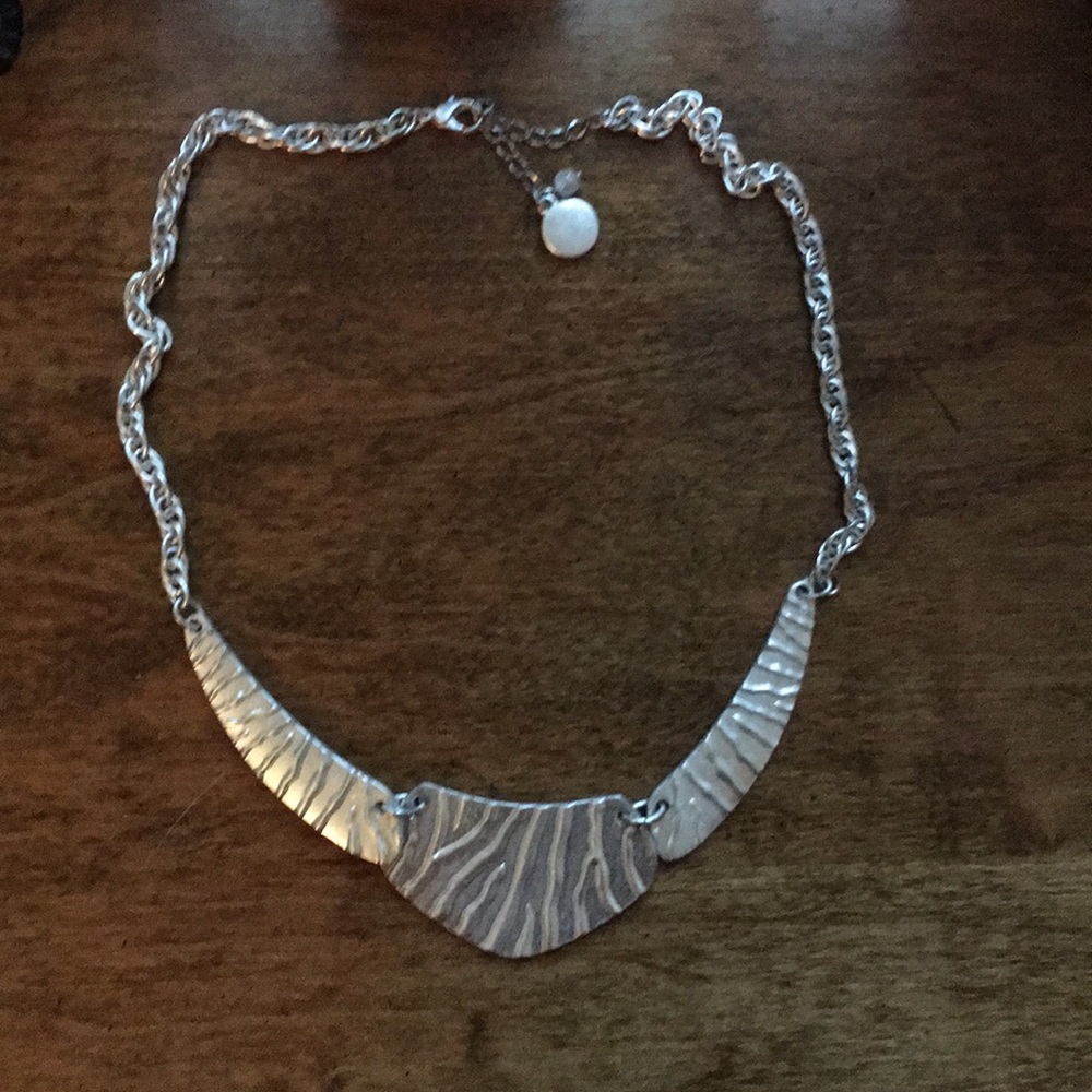 Necklace, silver tone